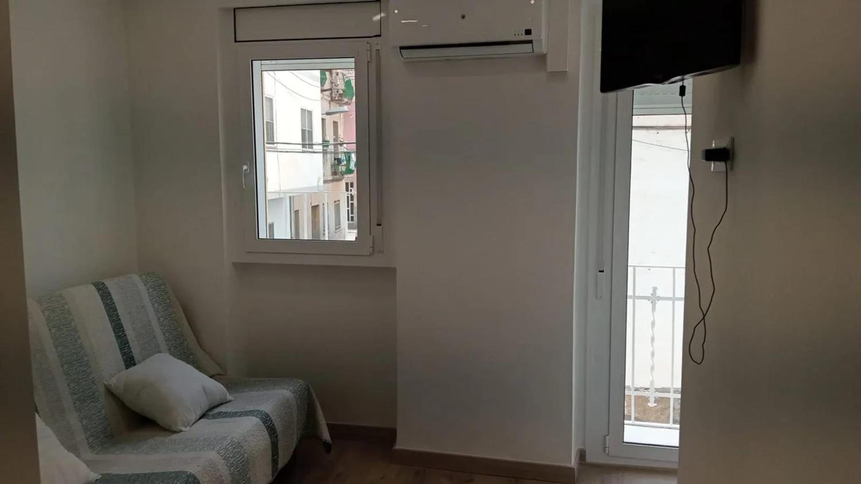 Charming apartment in La Ràpita, 30 m² with balcony view 2