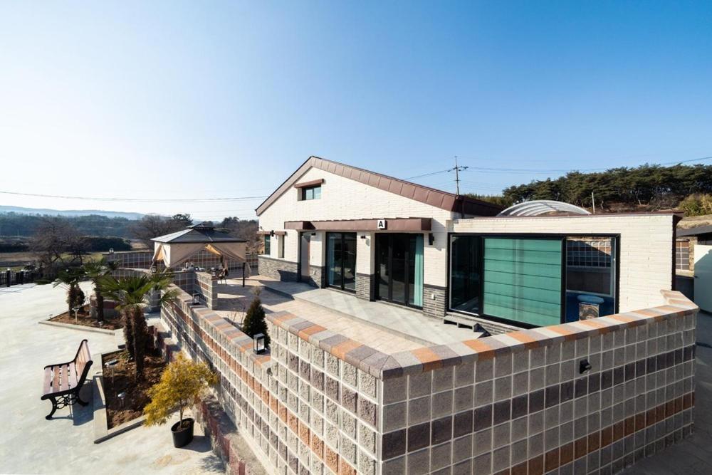 Gyeongju Yeonjeong Pool Villa