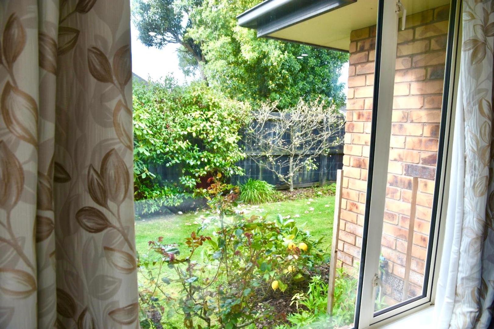 Sunny Garden Retreat - 3-BR Home near Mall, City & Airport view 5