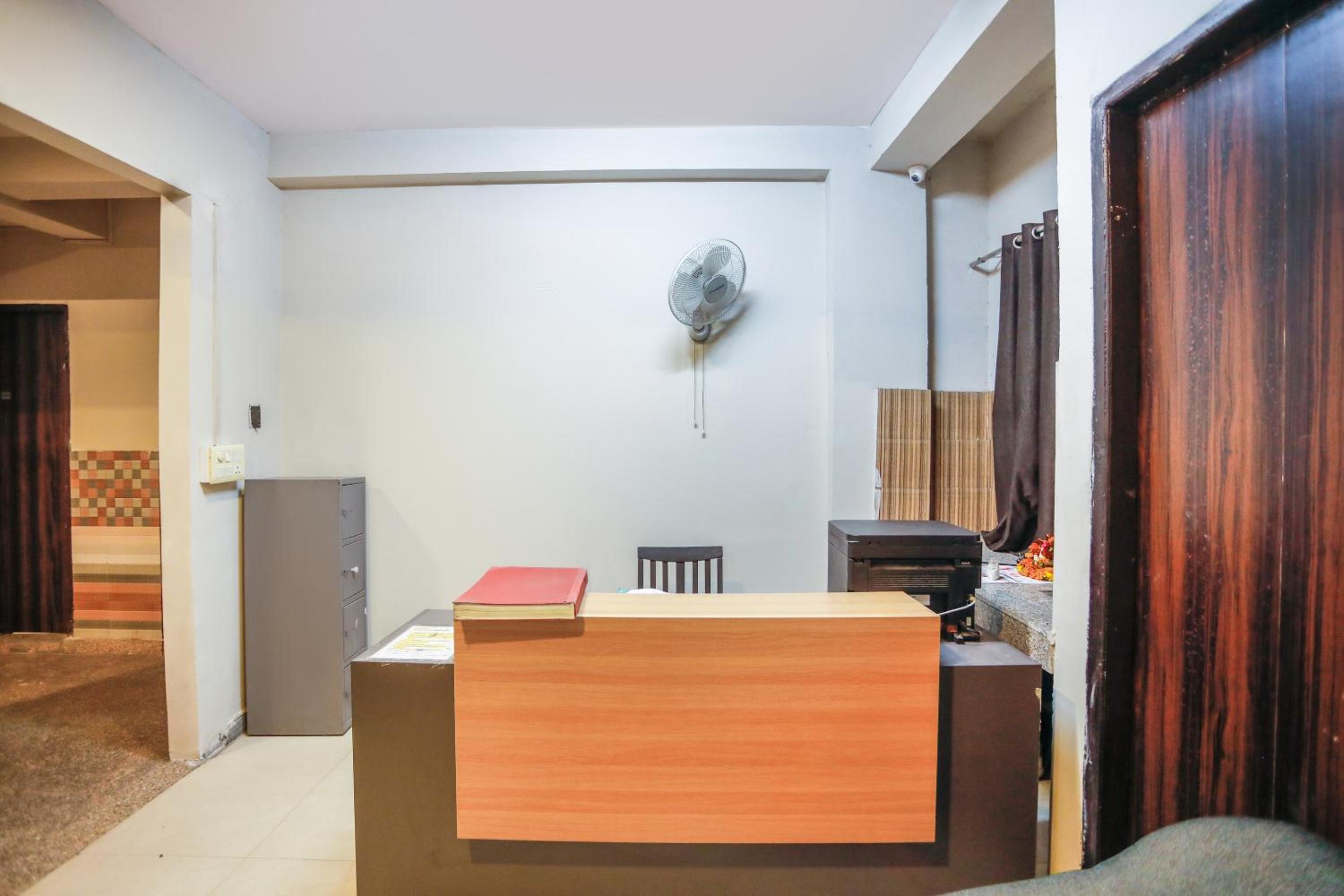 Lobby & Reception