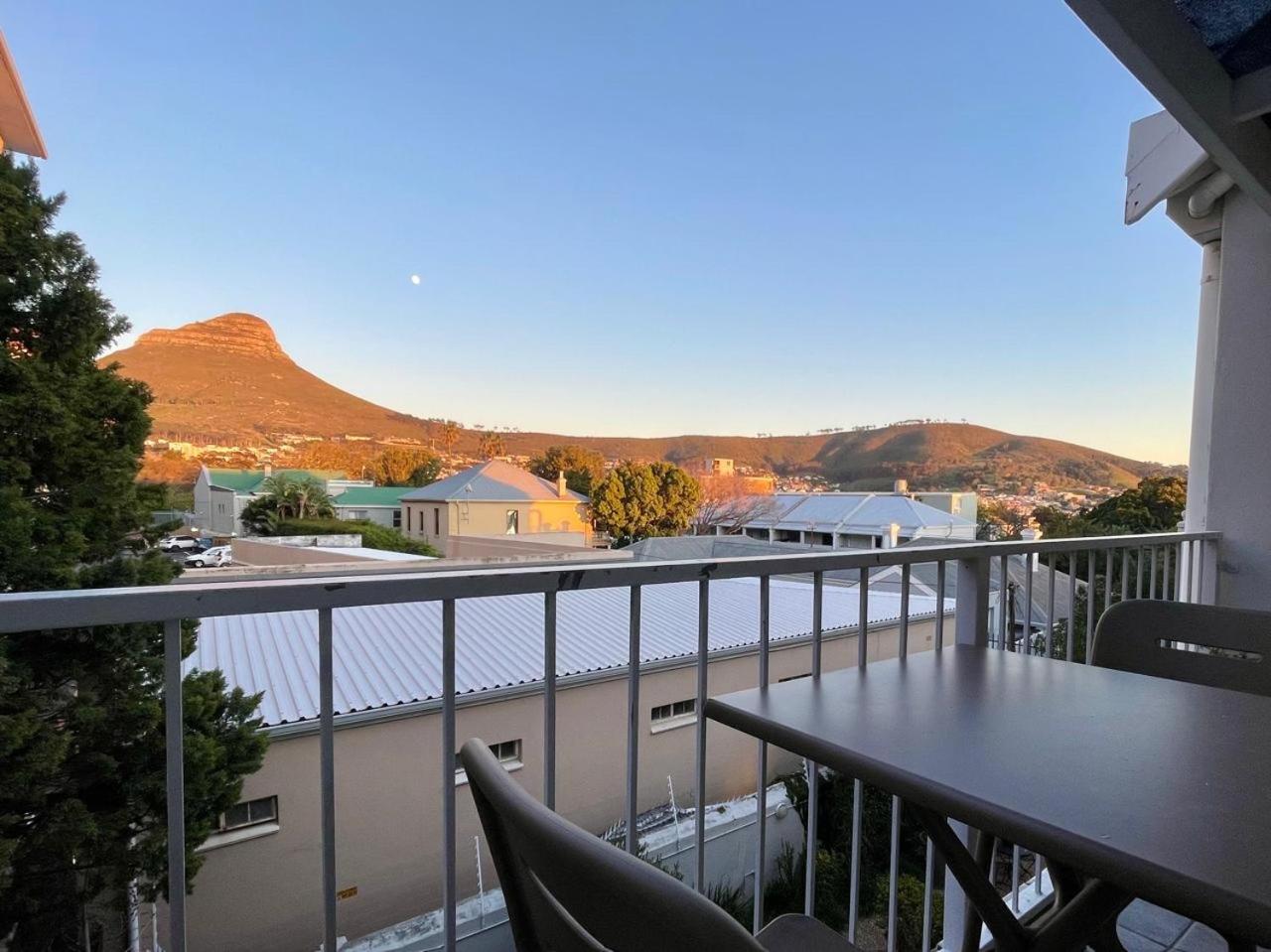 Charming, Sunny and Spacious Mezzanine Retreat view 4