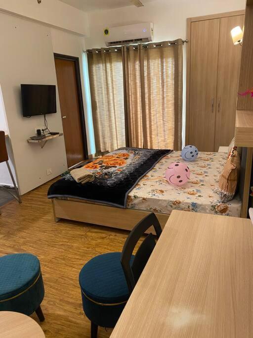Your comfort stay with Skyvibe 26th floor view 2