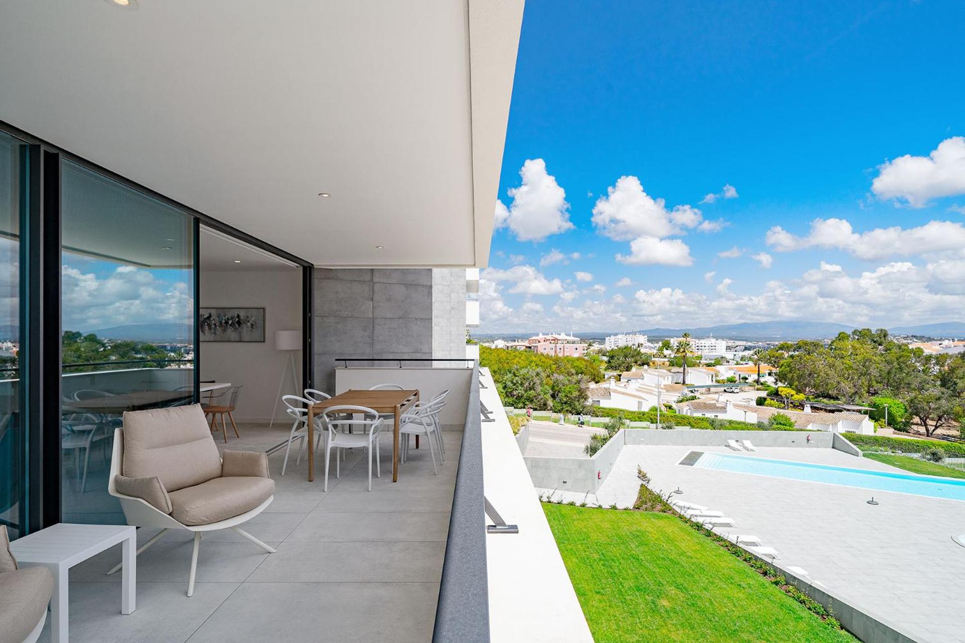 Lagos Deluxe 1 With Pool by Homing view 3