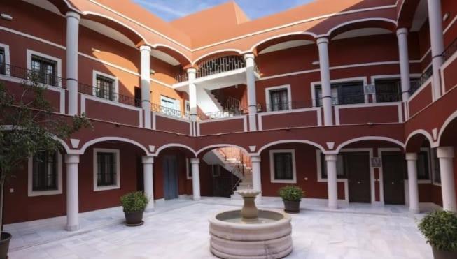 patio de luja centro parking y piscina