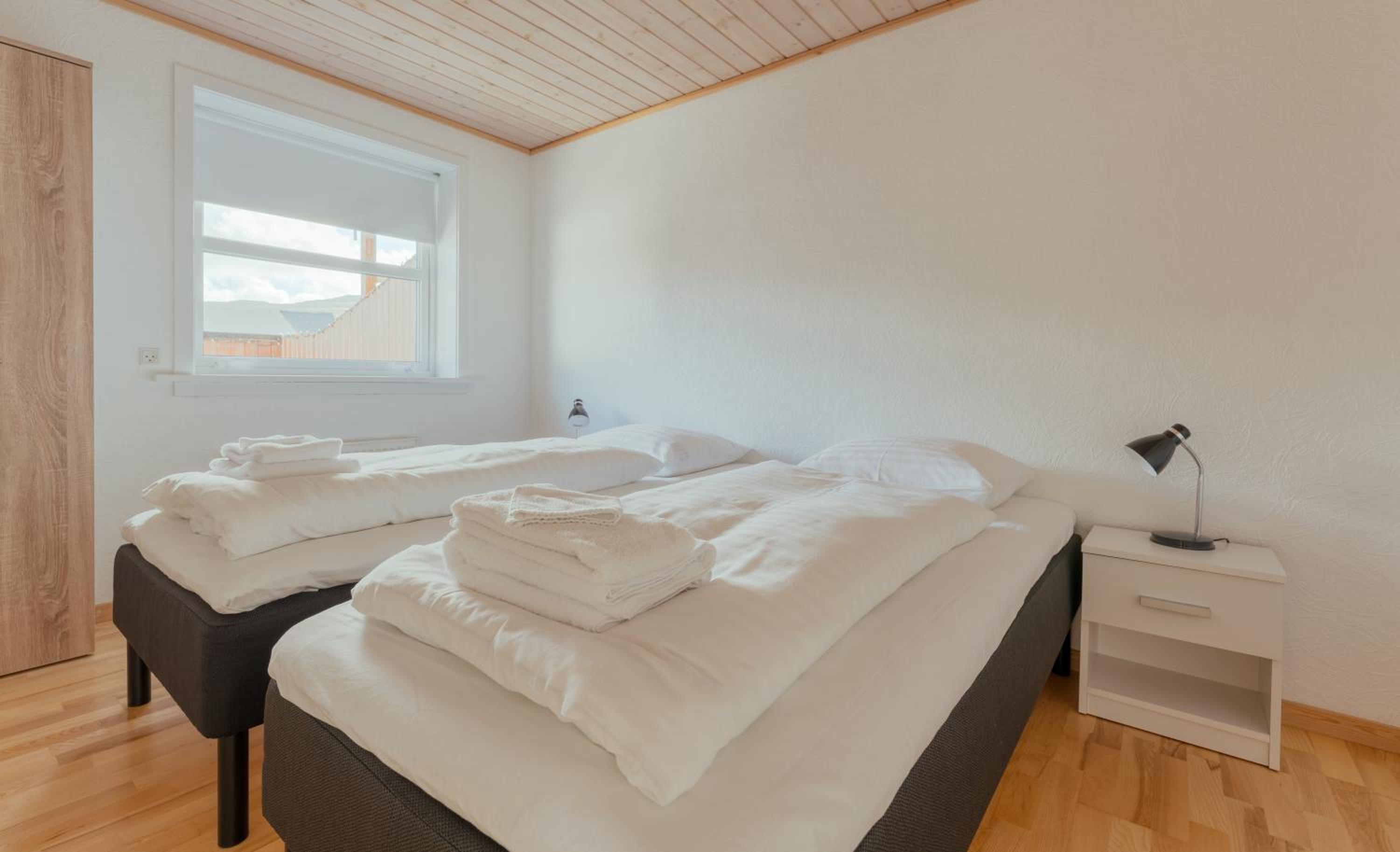 Lovely 2 BR Apartment - Parking - Quiet Street view 3