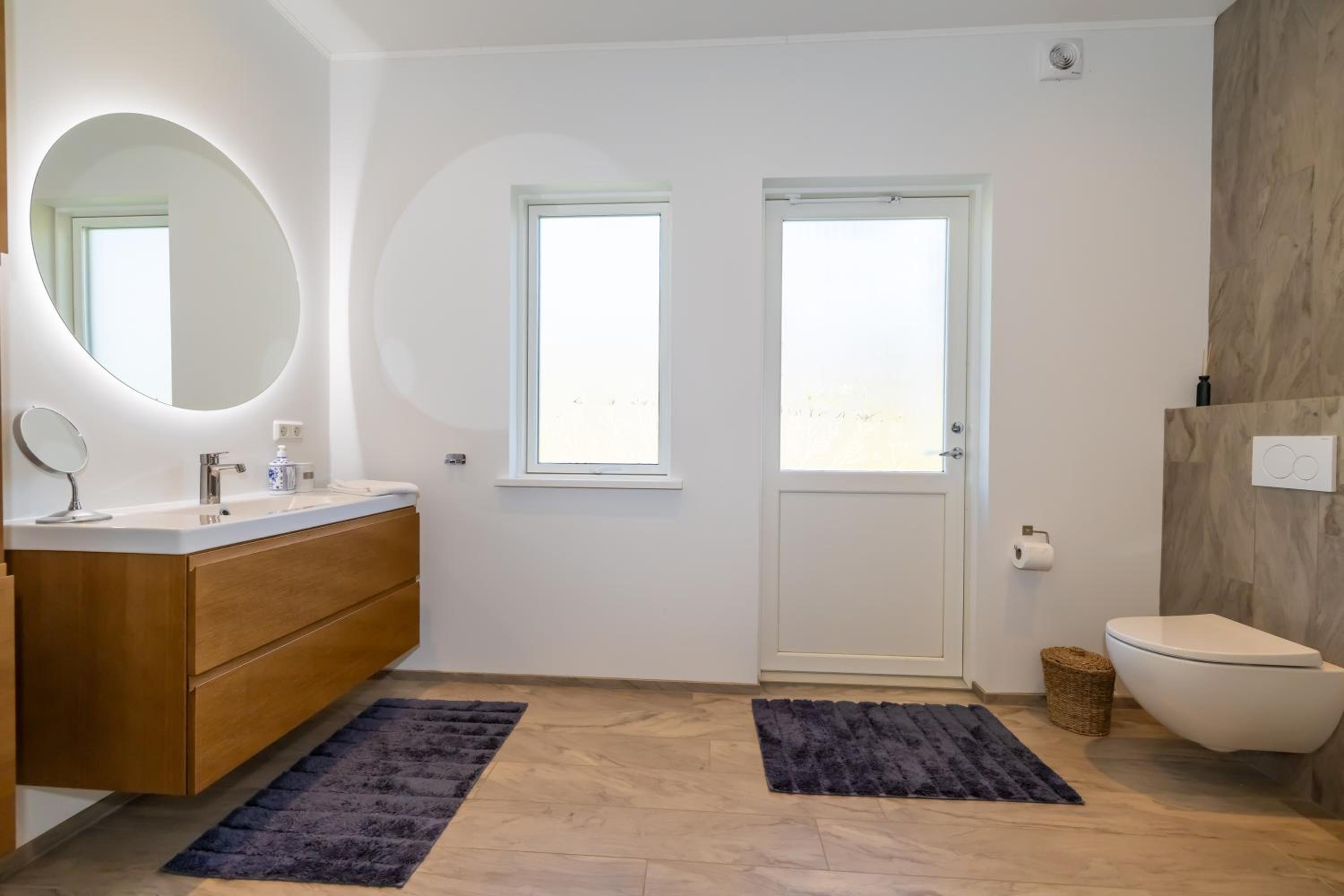 LL Properties - Villa With a Hot tub & Scenic View view 4