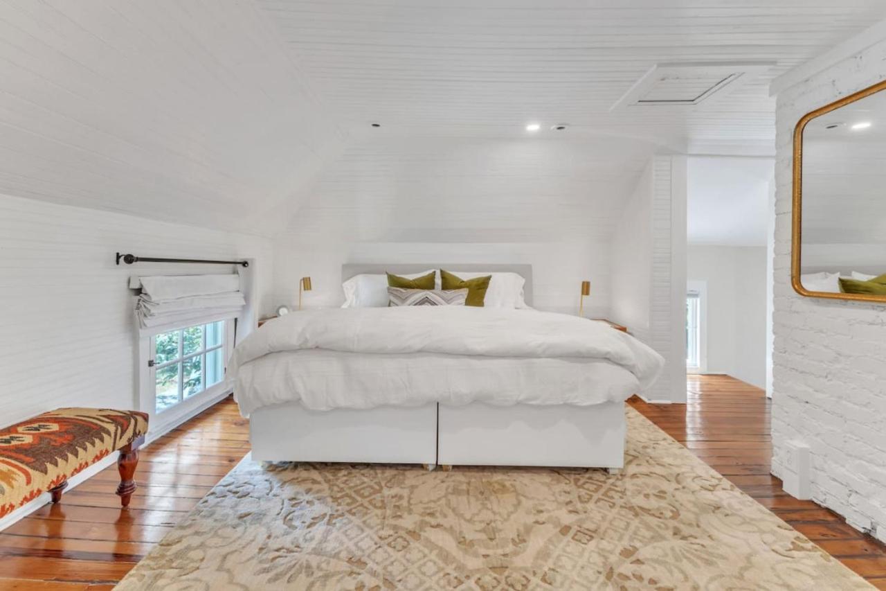 Newly Renovated Carriage House