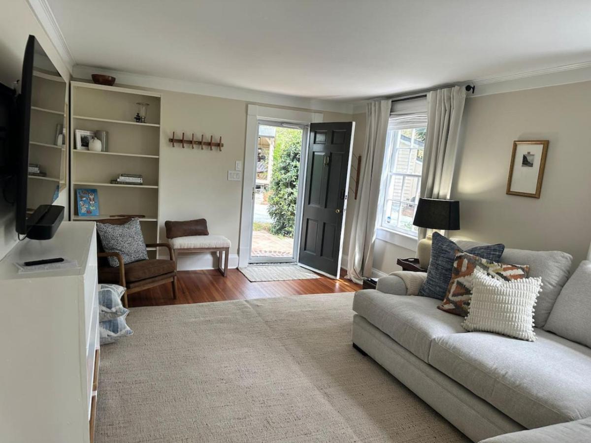 Newly Renovated Carriage House