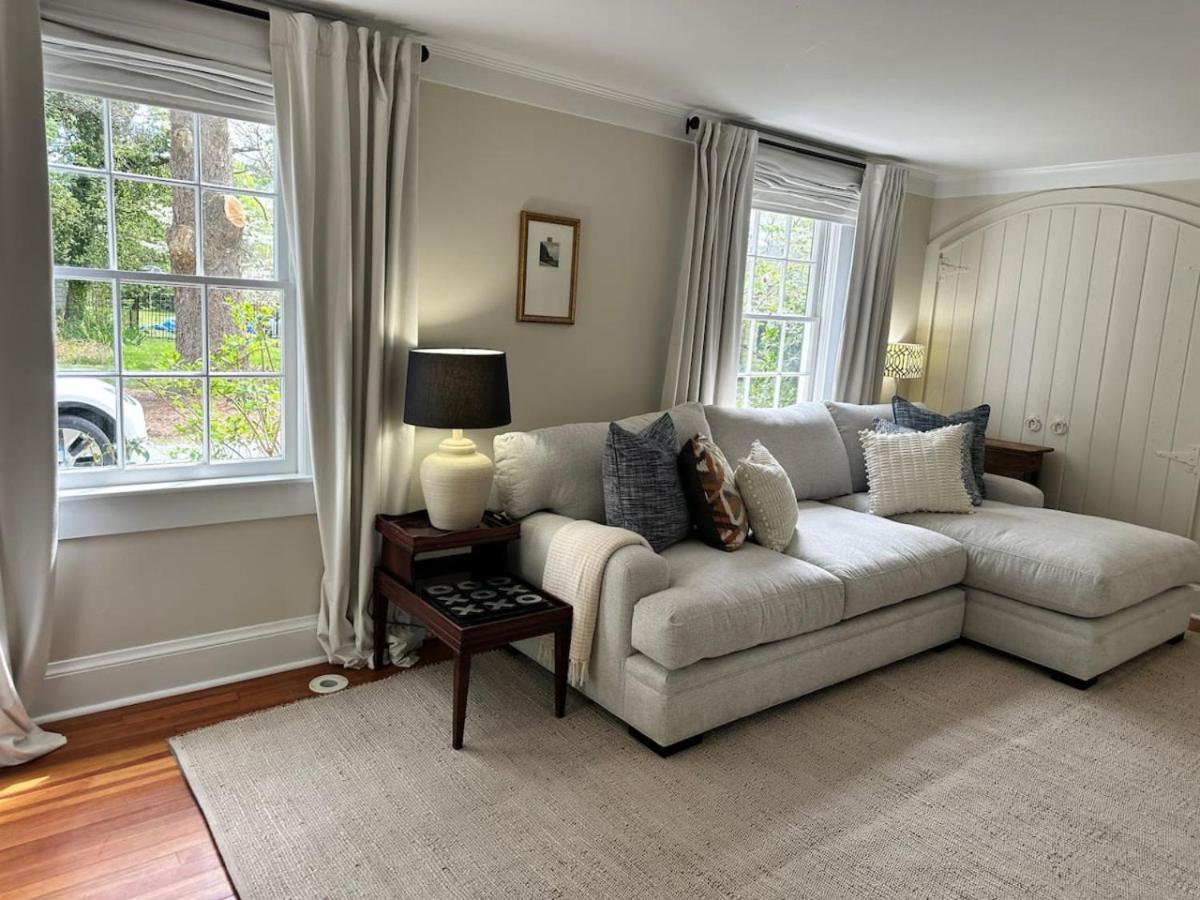 Newly Renovated Carriage House