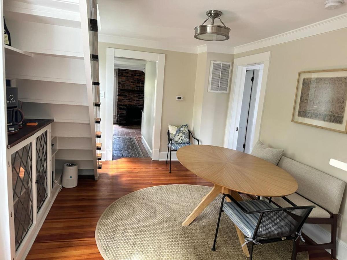 Newly Renovated Carriage House