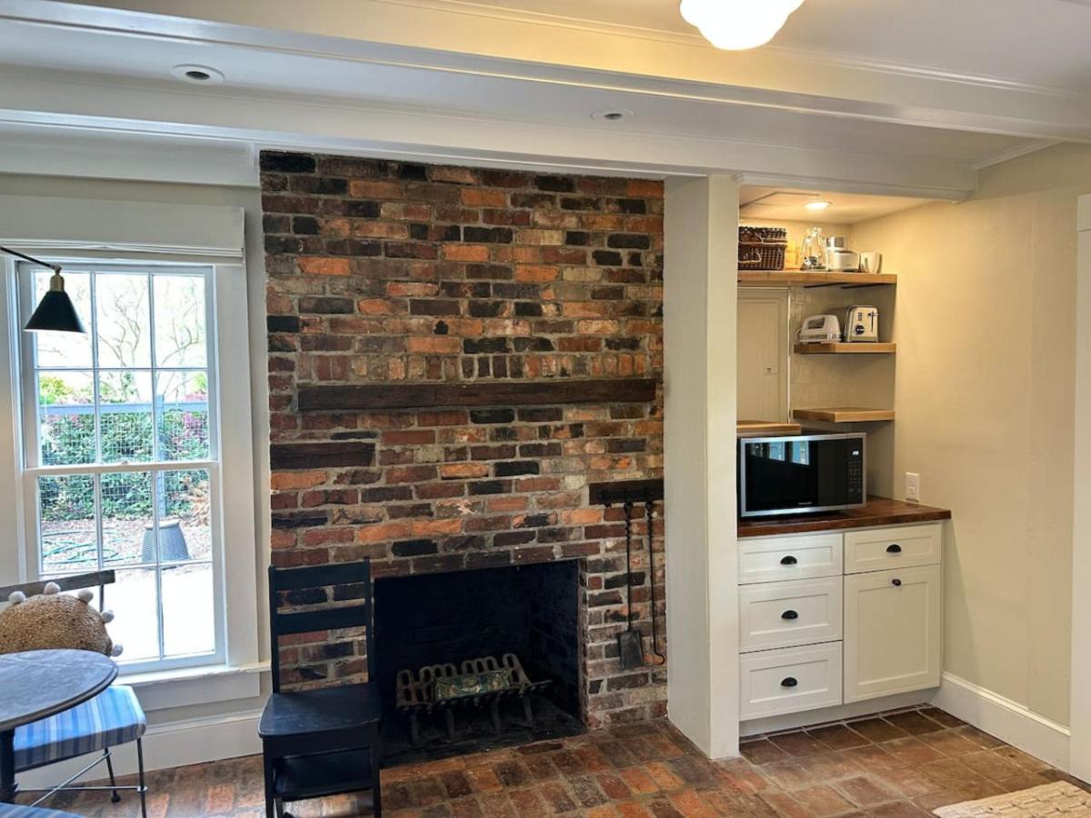 Newly Renovated Carriage House