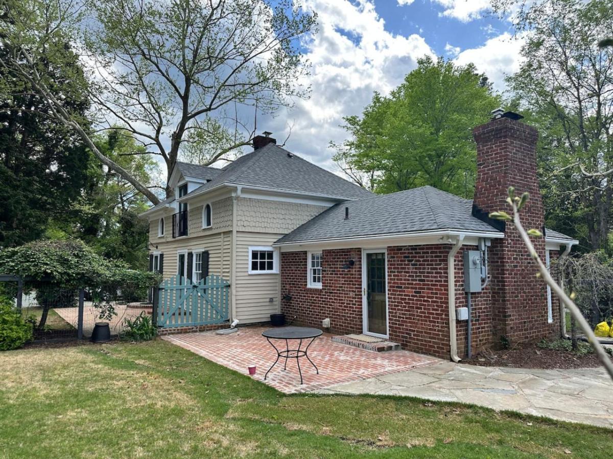 Newly Renovated Carriage House