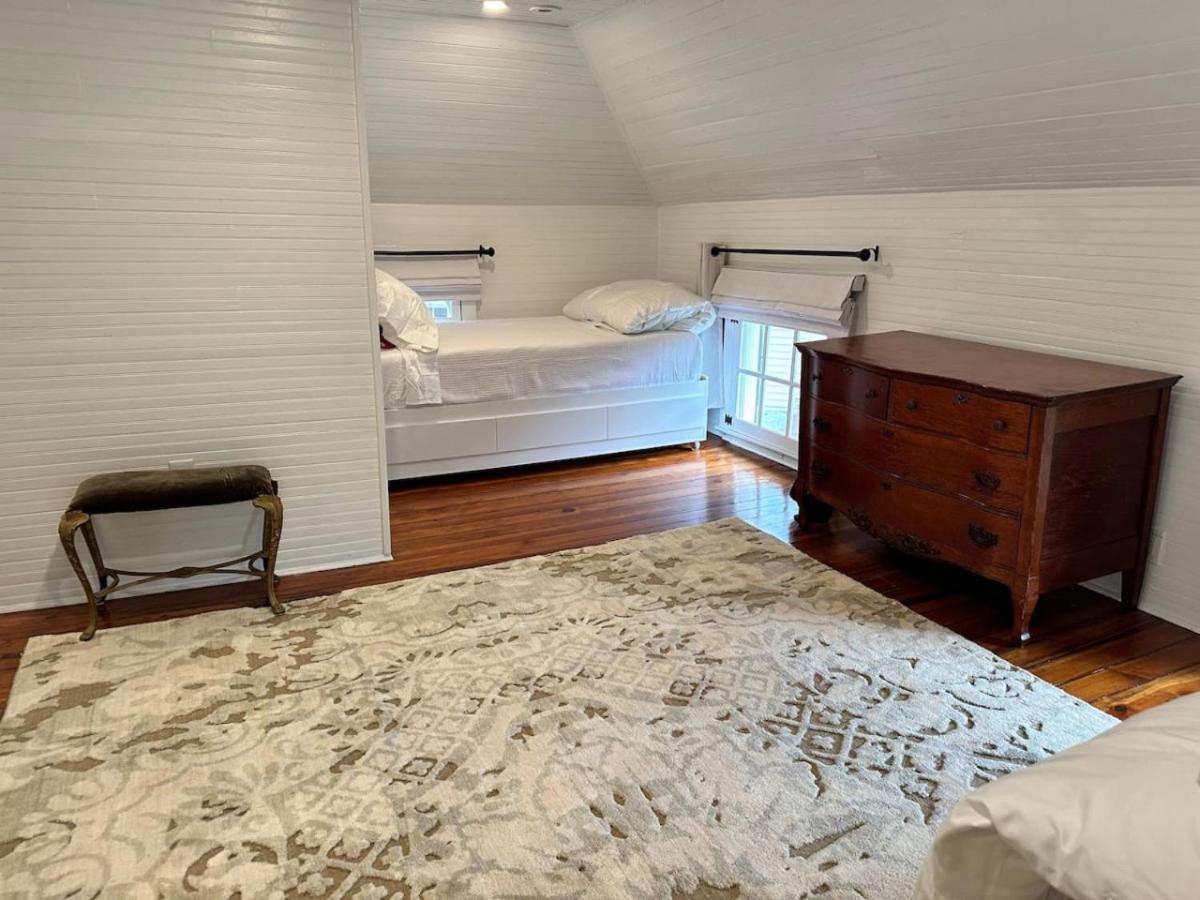 Newly Renovated Carriage House