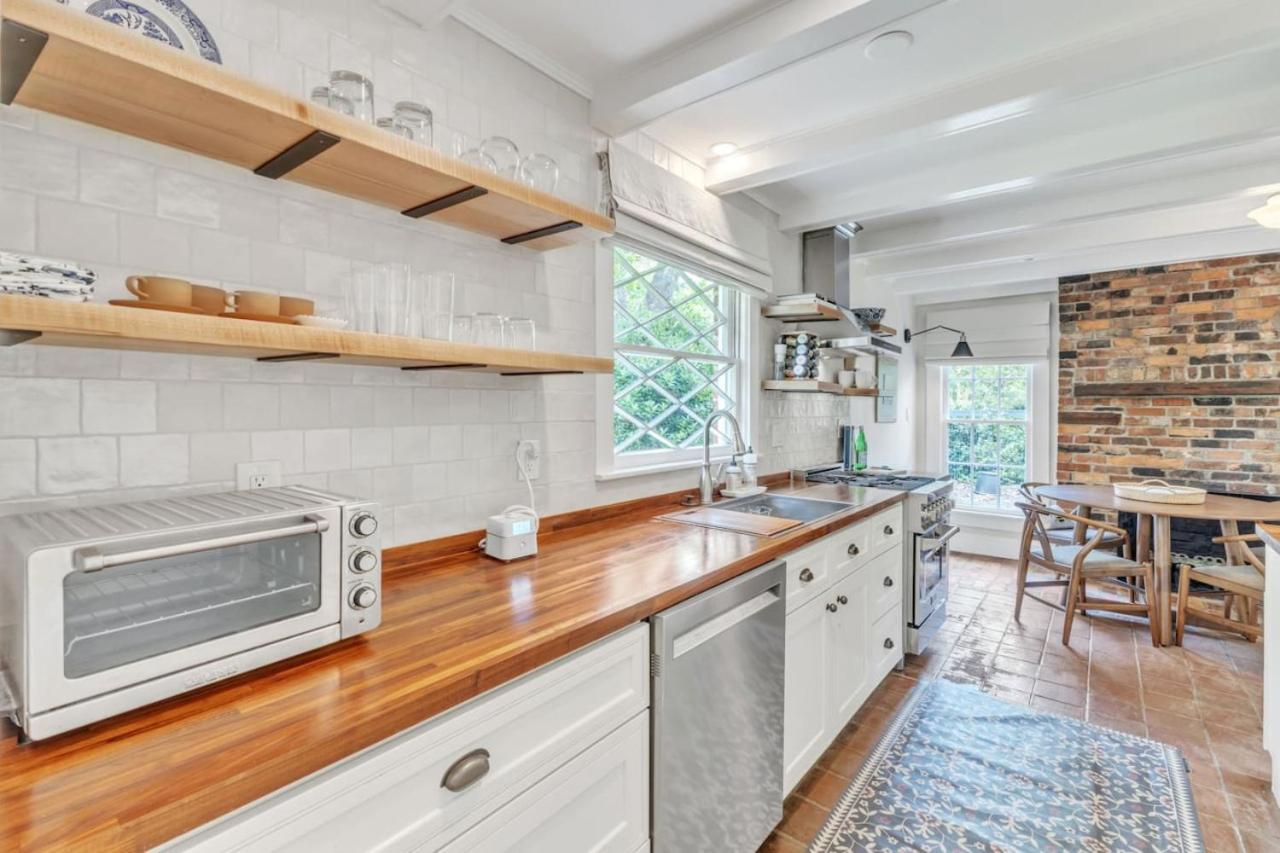 Newly Renovated Carriage House