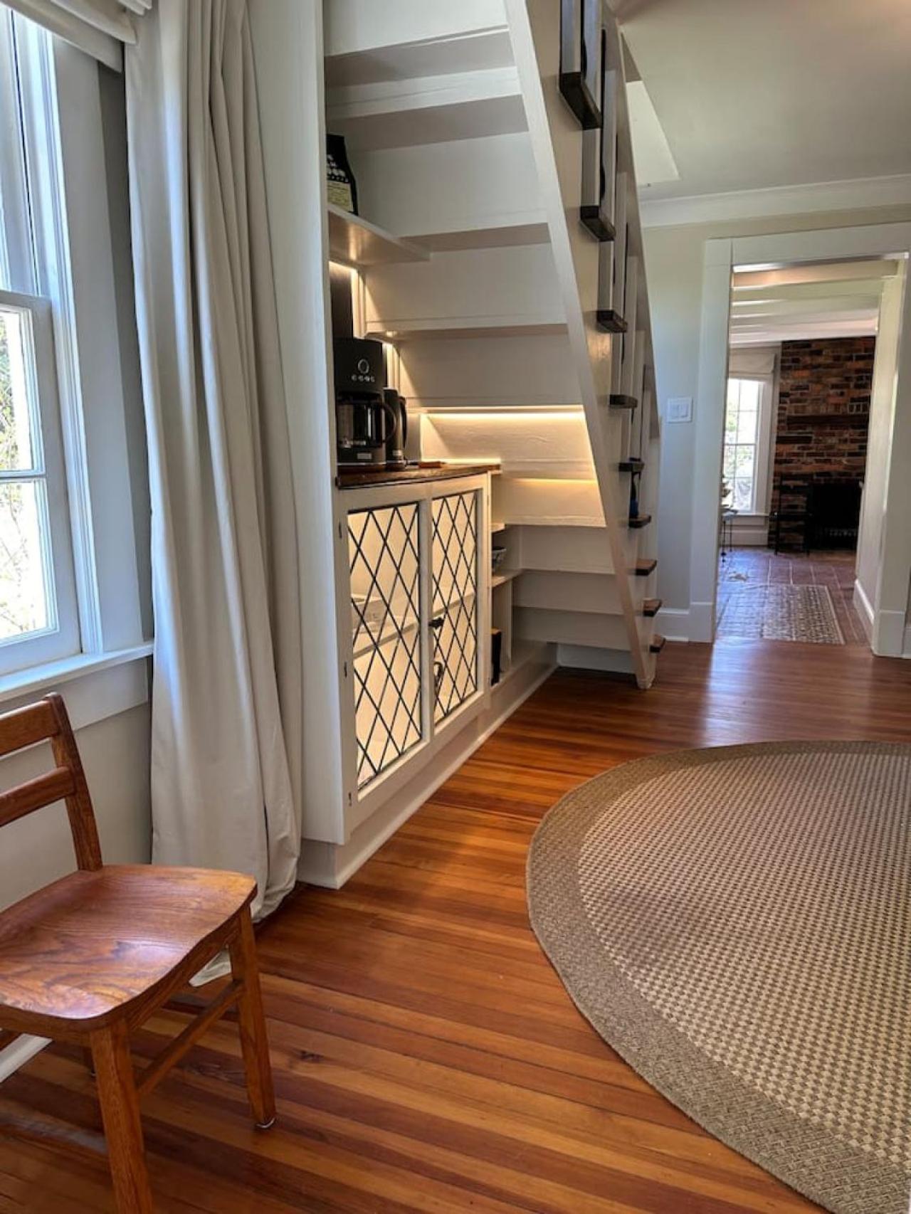 Newly Renovated Carriage House