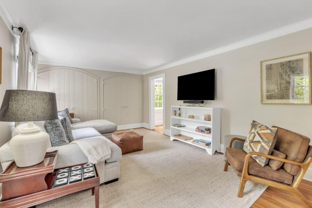 Newly Renovated Carriage House