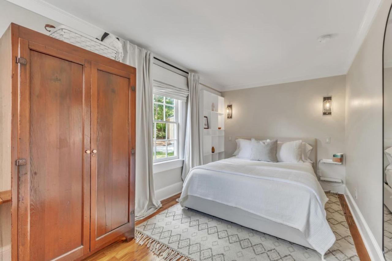 Newly Renovated Carriage House