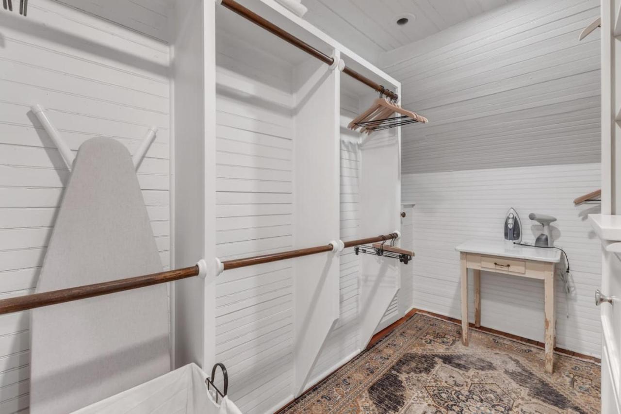 Newly Renovated Carriage House
