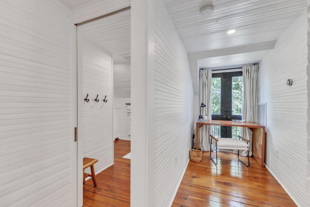 Newly Renovated Carriage House