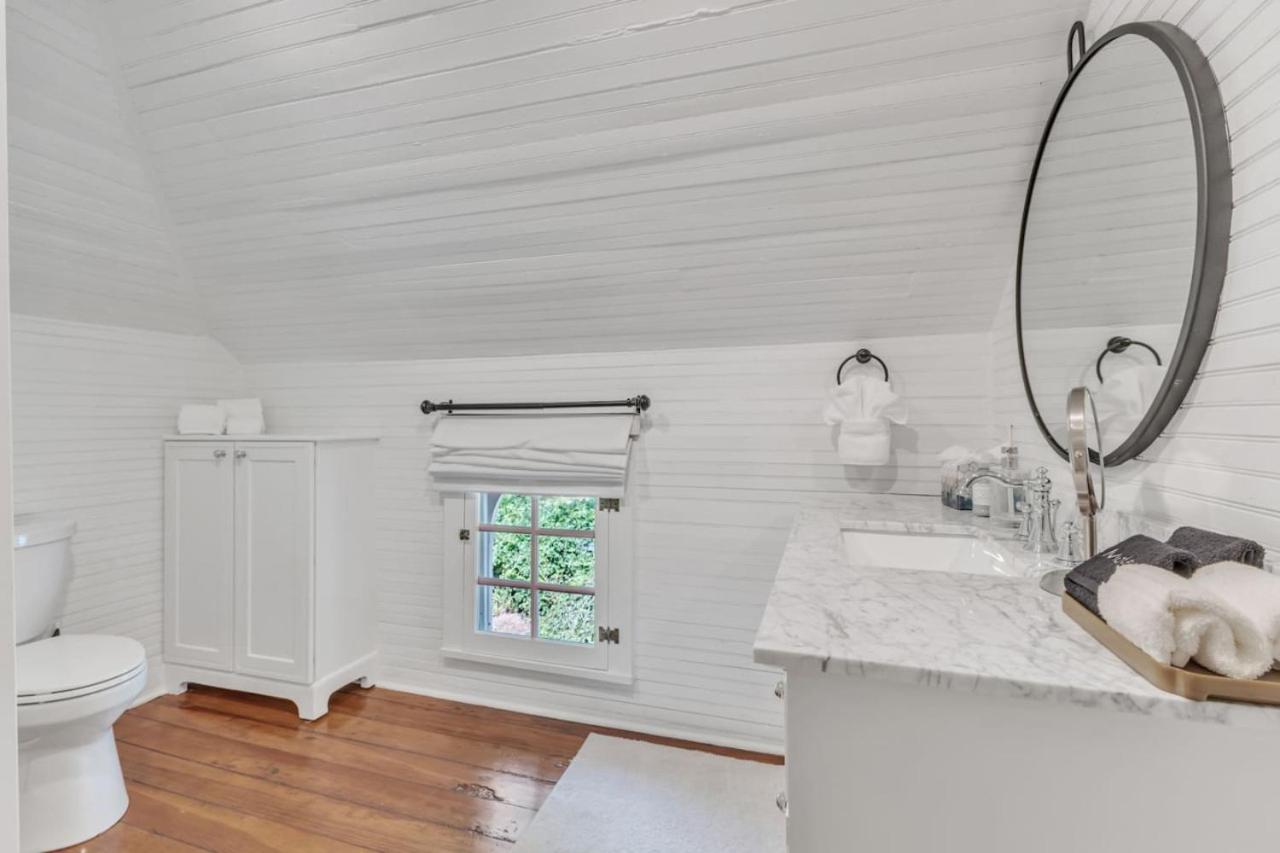 Newly Renovated Carriage House