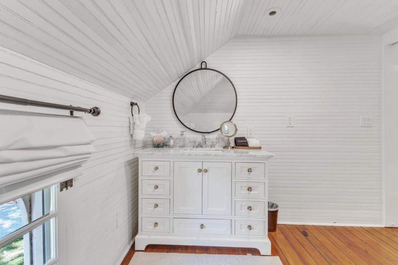 Newly Renovated Carriage House