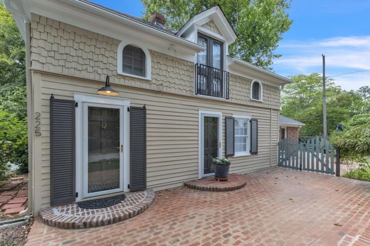 Newly Renovated Carriage House