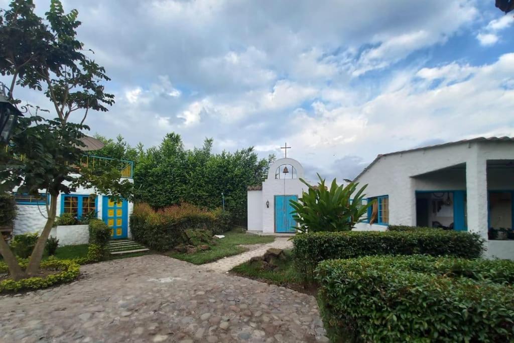 La Morena - Hospédate en una finca cafetera tradicional