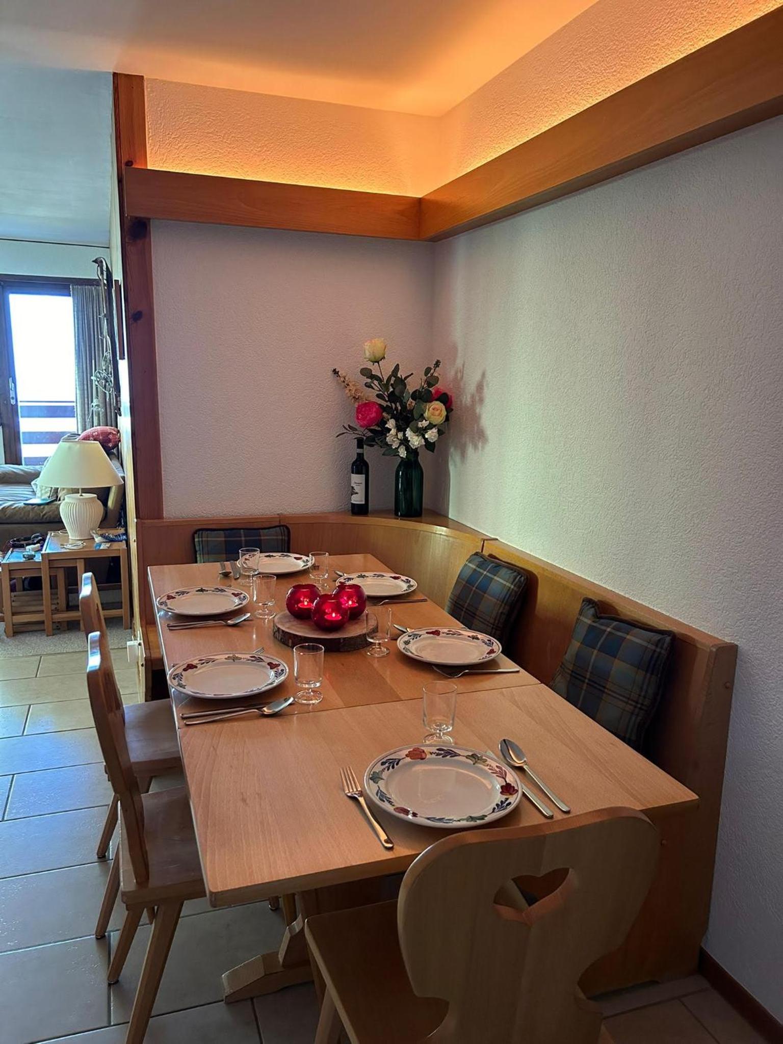 MP24 Ski in, out apartment on slopes with indoor private parking space