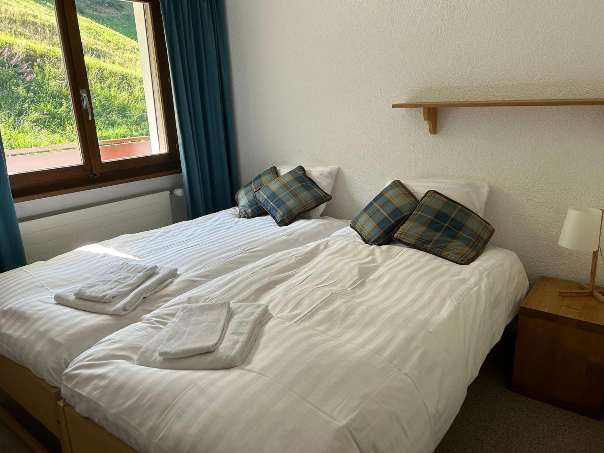 MP24 Ski in, out apartment on slopes with indoor private parking space