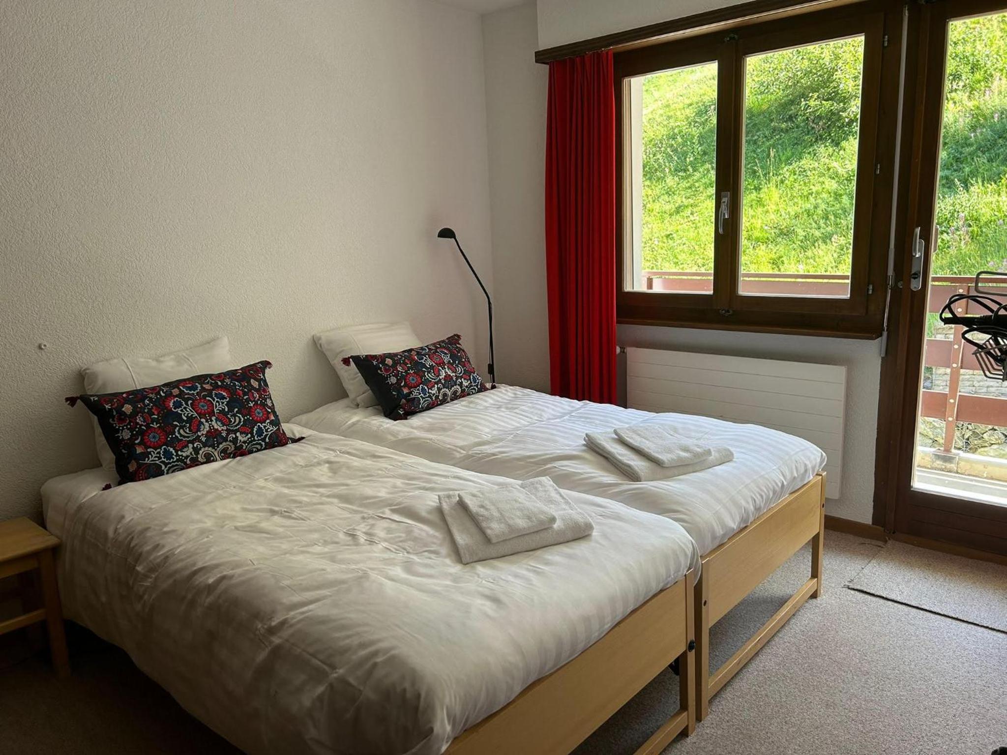 MP24 Ski in, out apartment on slopes with indoor private parking space