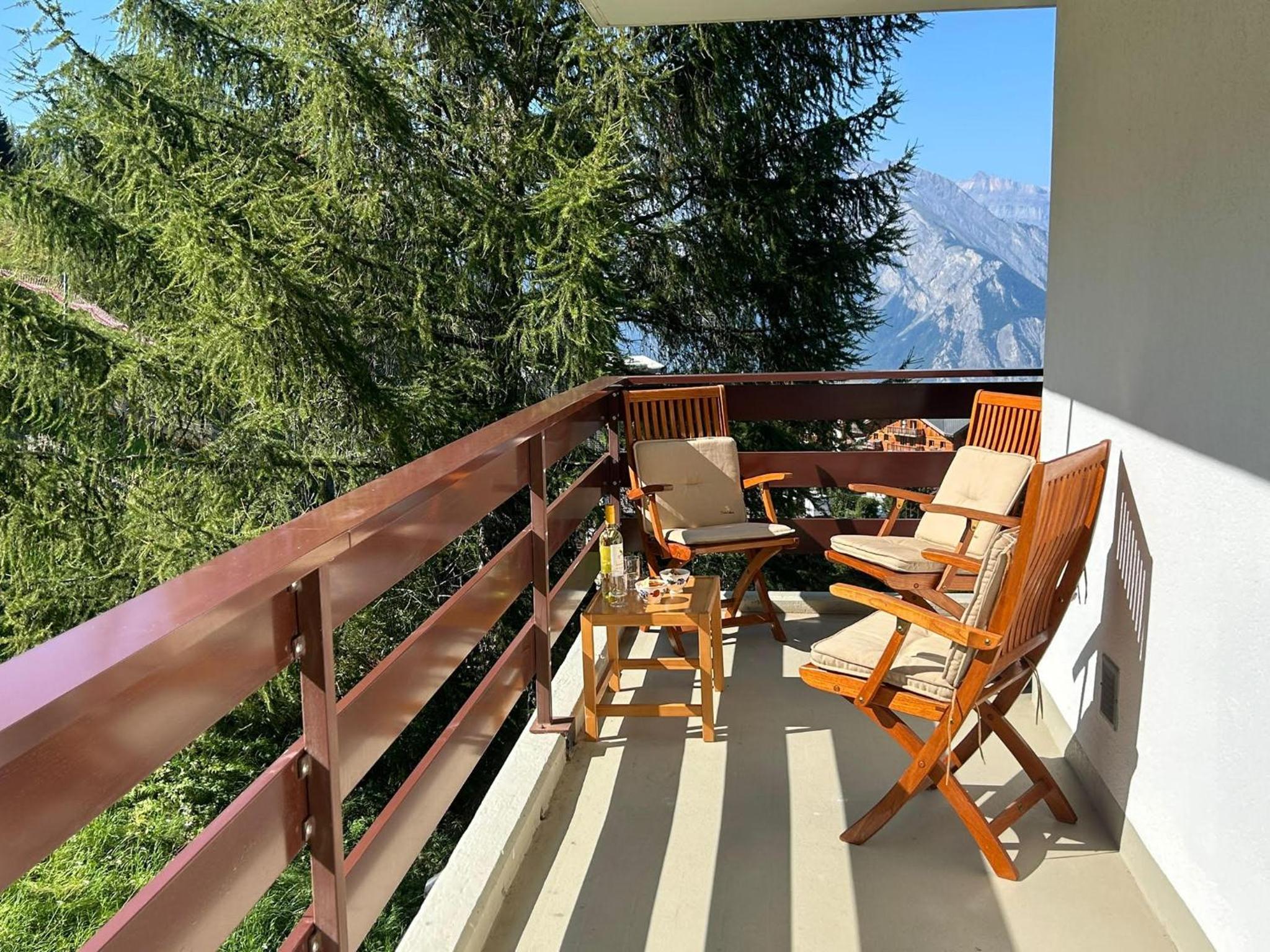 MP24 Ski in, out apartment on slopes with indoor private parking space