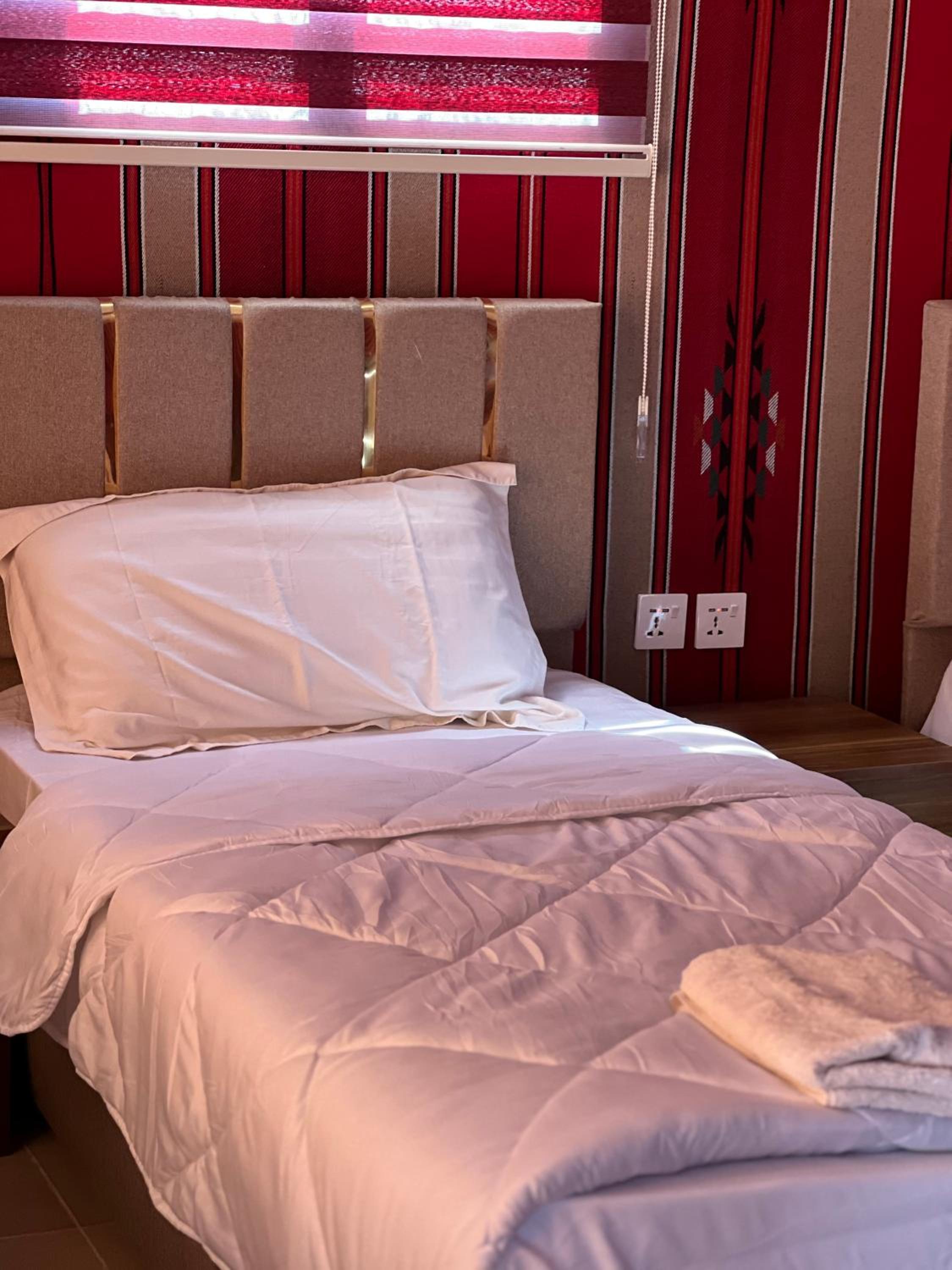 RUM ROYAL FLOWER lUXURY CAMP view 5