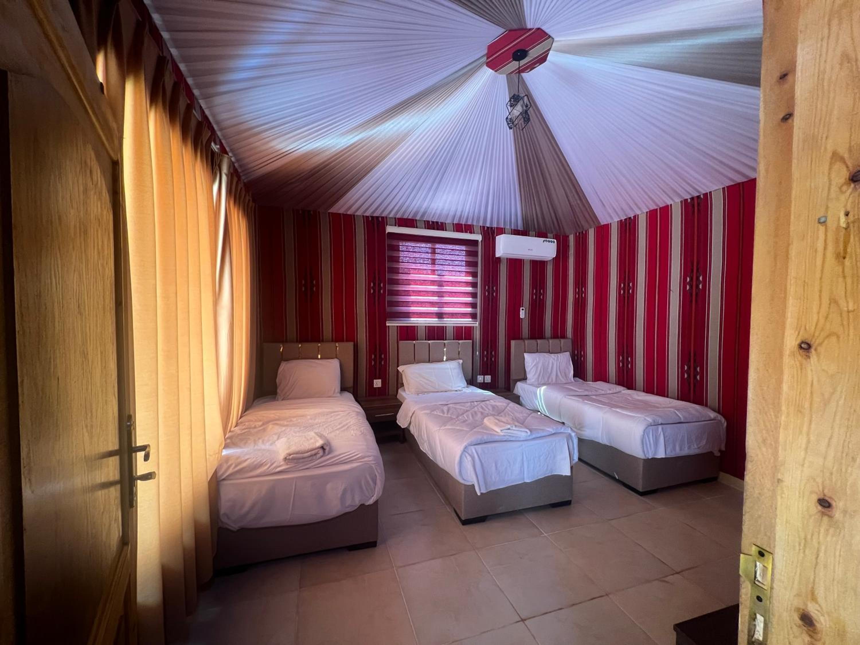 RUM ROYAL FLOWER lUXURY CAMP view 4