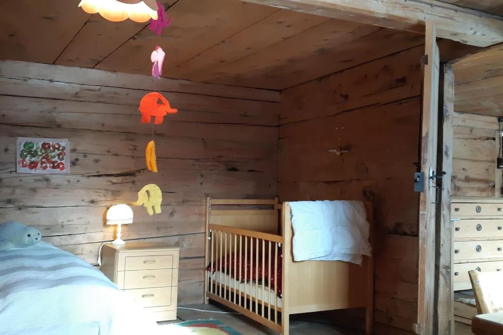 Absolut ruhige Aussichtslage in uraltem Holzhaus