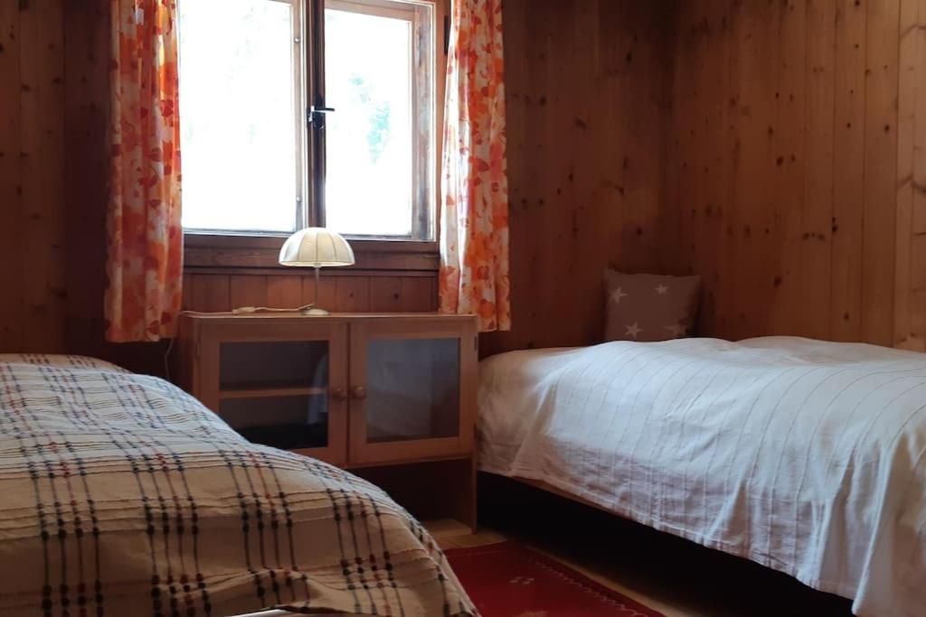 Absolut ruhige Aussichtslage in uraltem Holzhaus