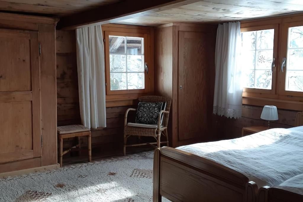 Absolut ruhige Aussichtslage in uraltem Holzhaus