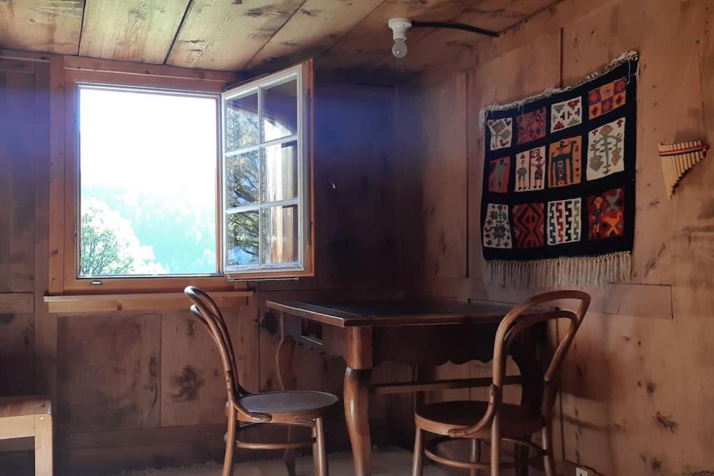 Absolut ruhige Aussichtslage in uraltem Holzhaus