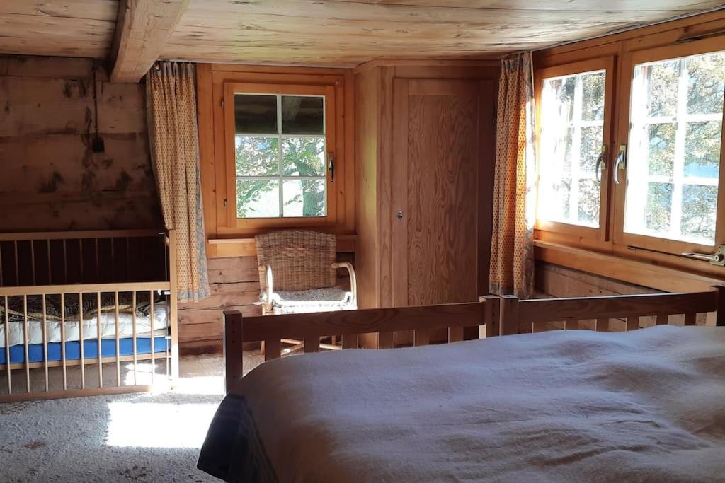 Absolut ruhige Aussichtslage in uraltem Holzhaus
