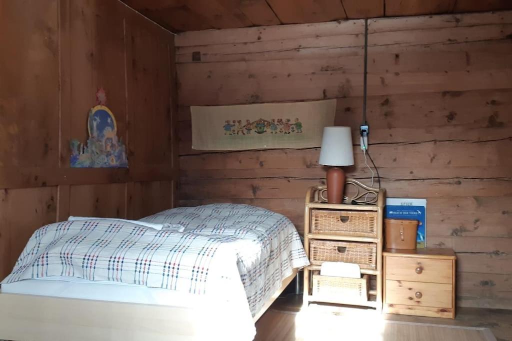 Absolut ruhige Aussichtslage in uraltem Holzhaus