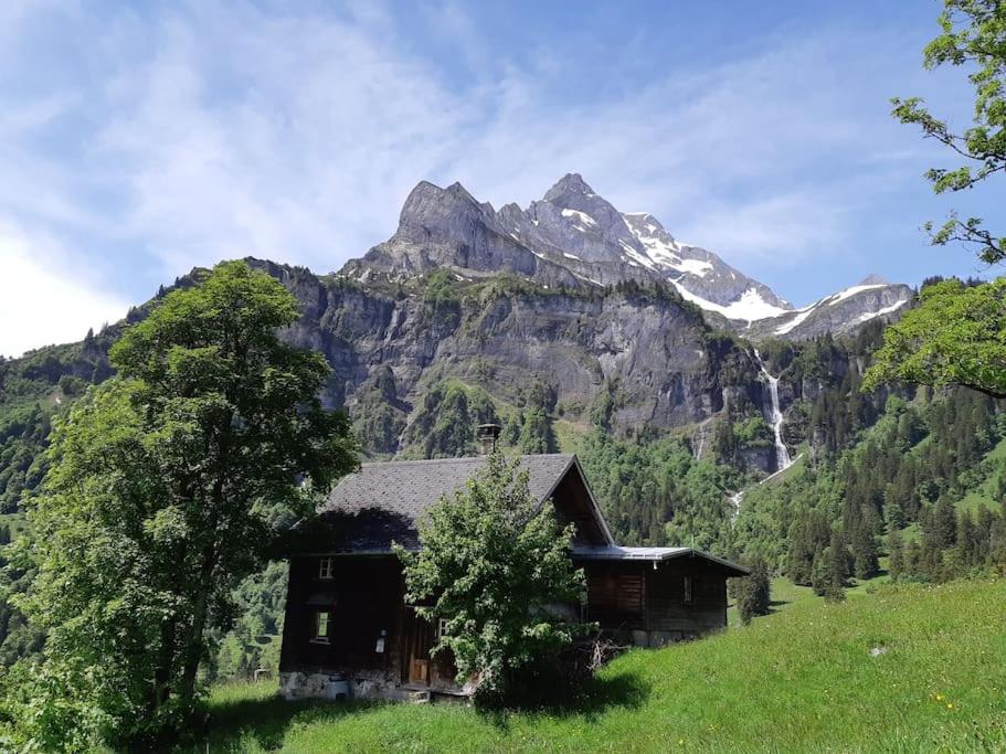 Absolut ruhige Aussichtslage in uraltem Holzhaus