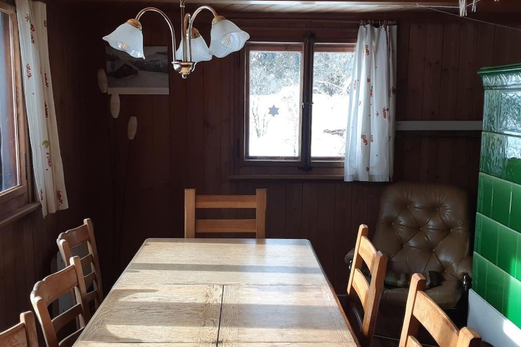 Absolut ruhige Aussichtslage in uraltem Holzhaus