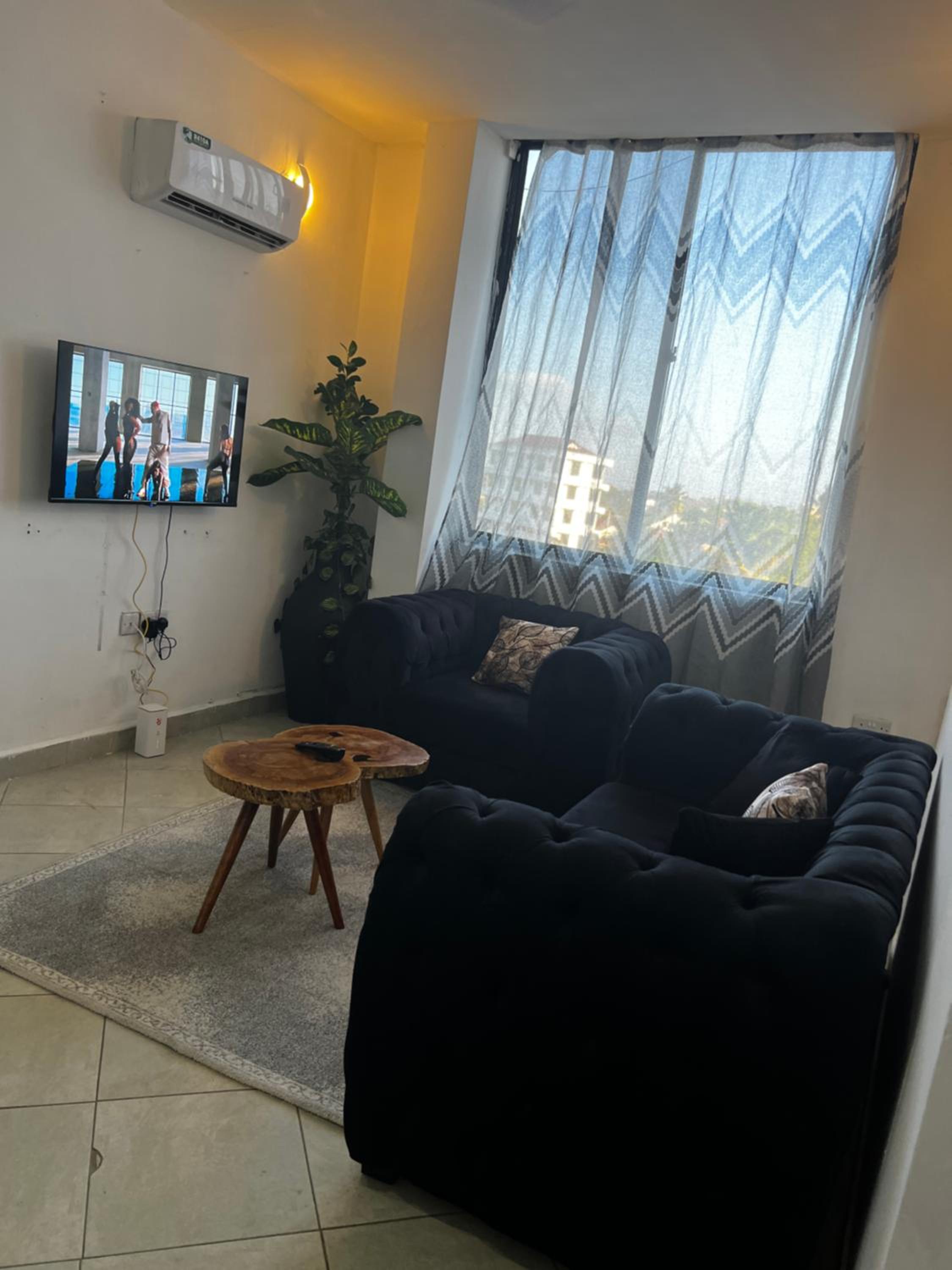 Accessible home near Mlimani City Mall with free WiFi & parking view 5