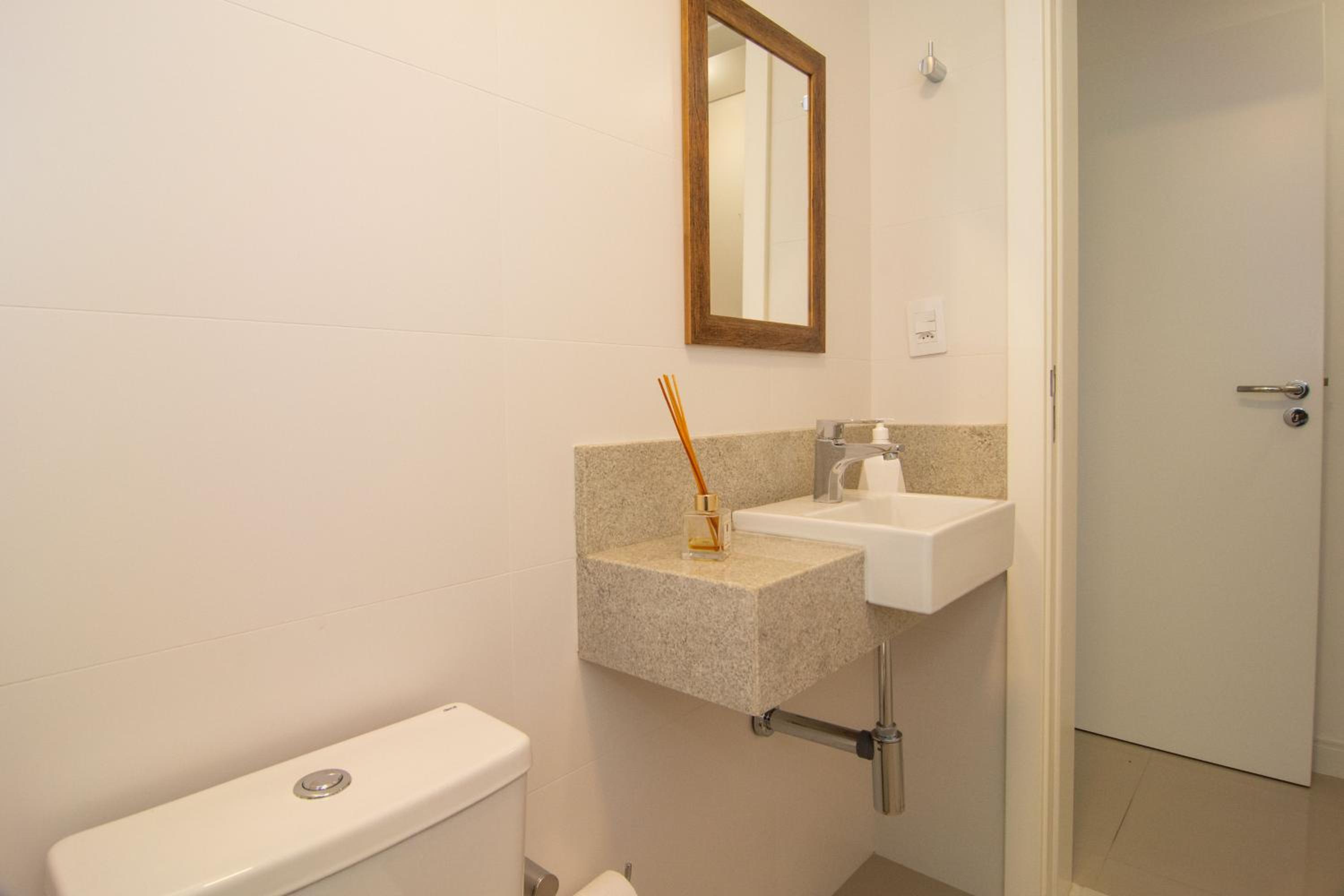 Cond. c/ Terraço e Piscina de Borda Infinita P1320