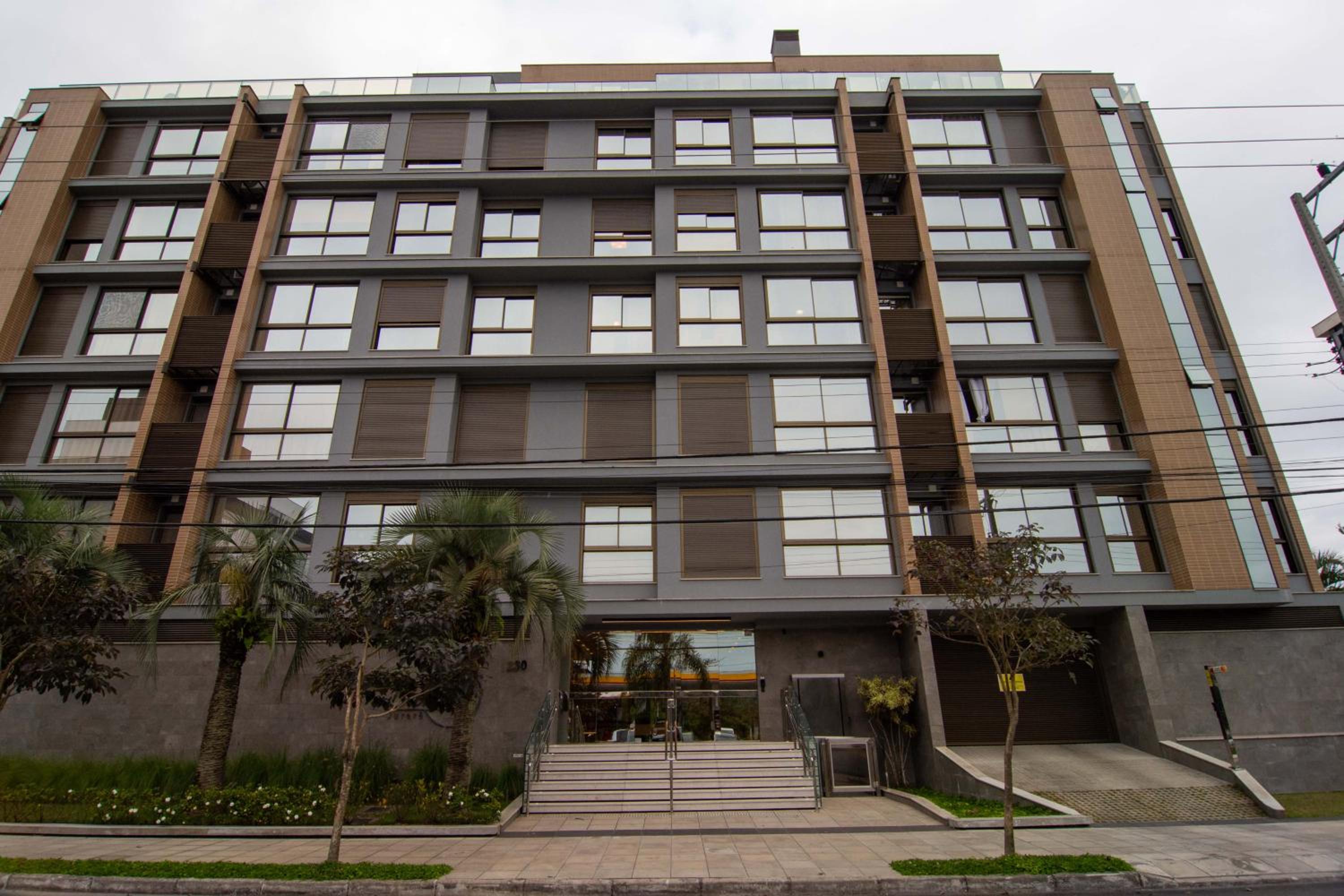 Cond. c/ Terraço e Piscina de Borda Infinita P1320