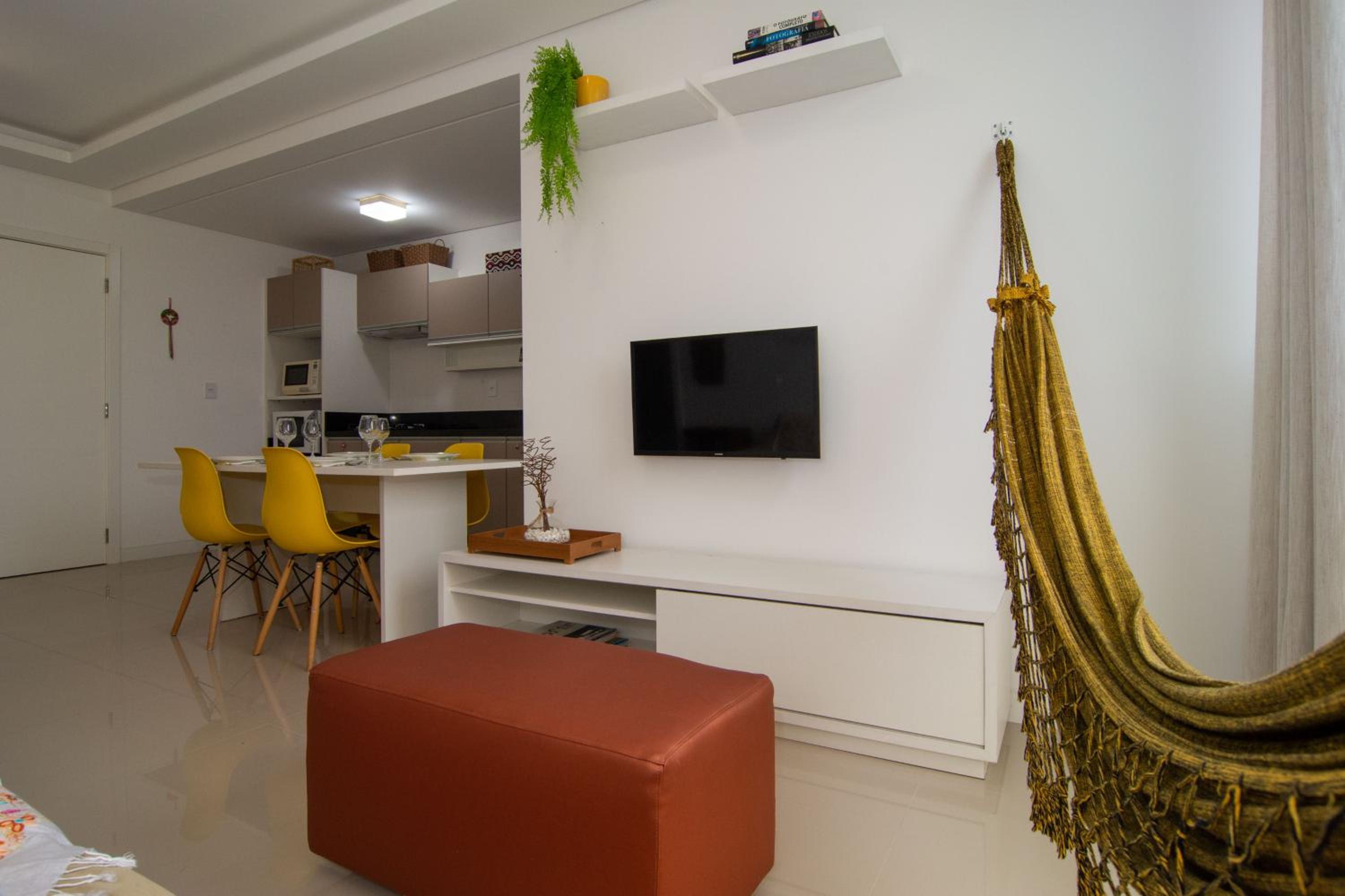 Cond. c/ Terraço e Piscina de Borda Infinita P1320