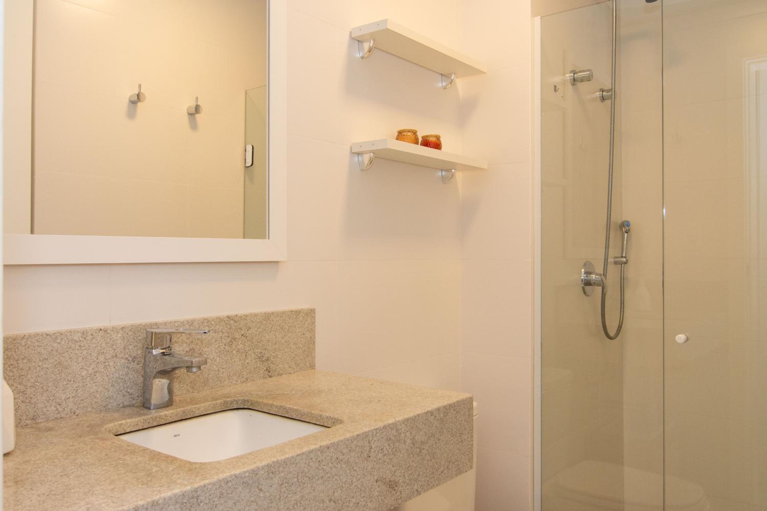 Cond. c/ Terraço e Piscina de Borda Infinita P1320