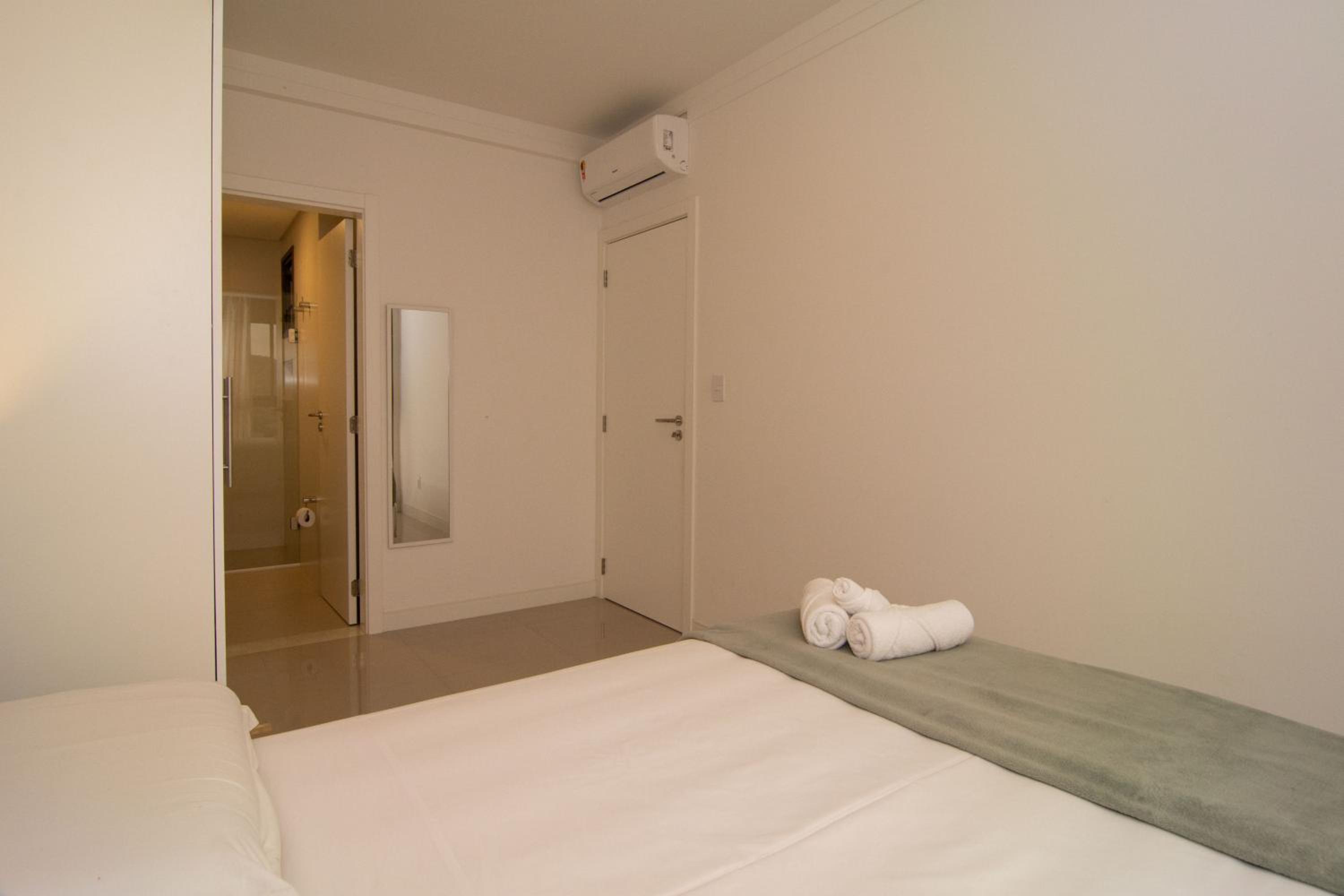 Cond. c/ Terraço e Piscina de Borda Infinita P1320