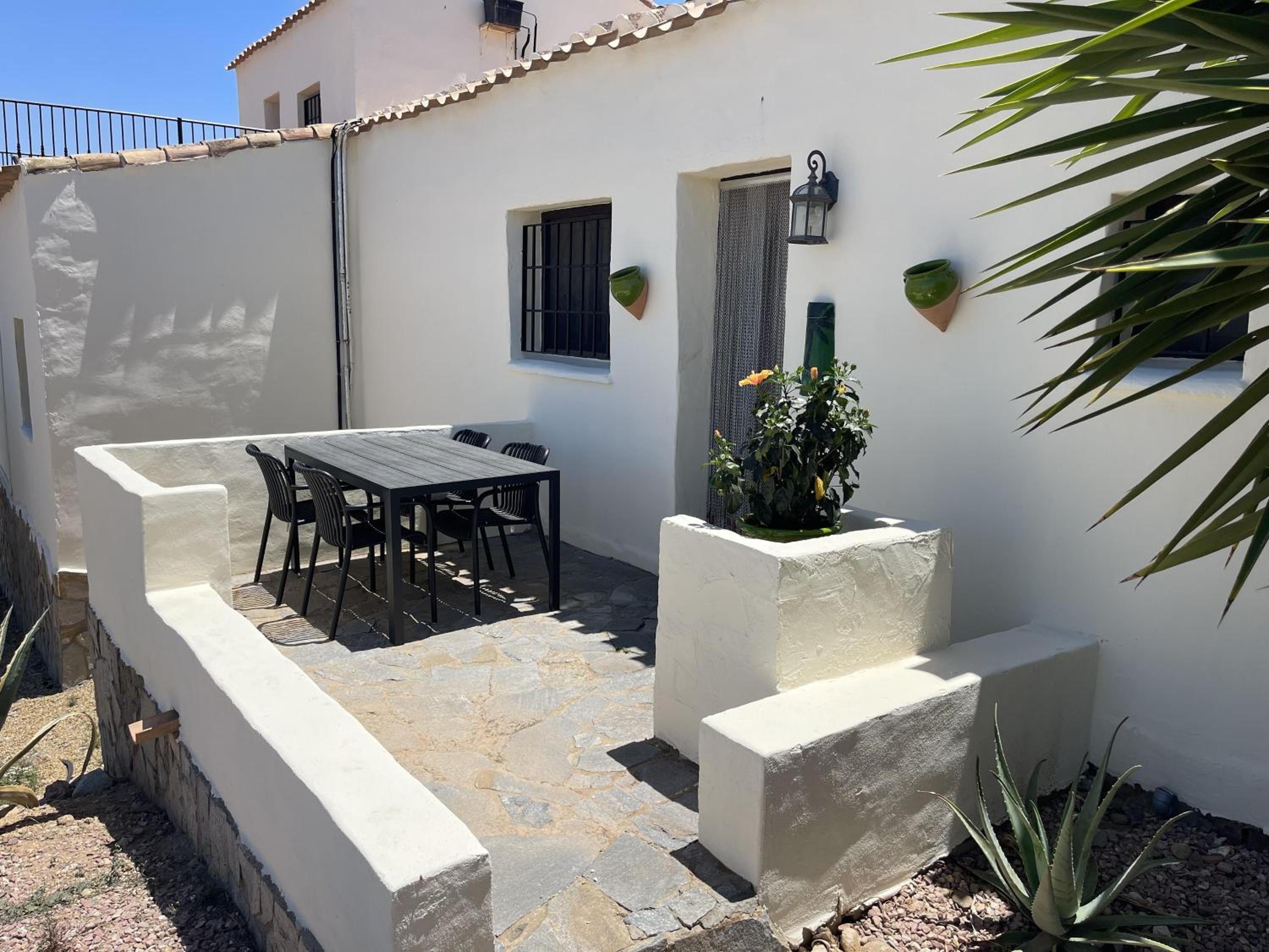 2bedroom-Pool-LoungeBar-MountainView-Wifi