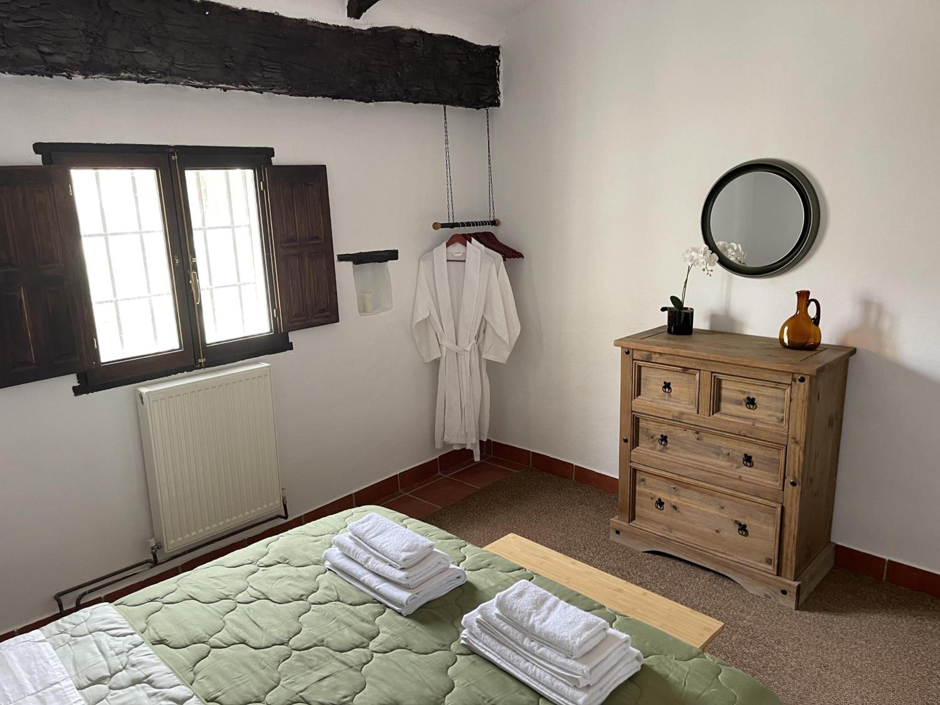 2bedroom-Pool-LoungeBar-MountainView-Wifi