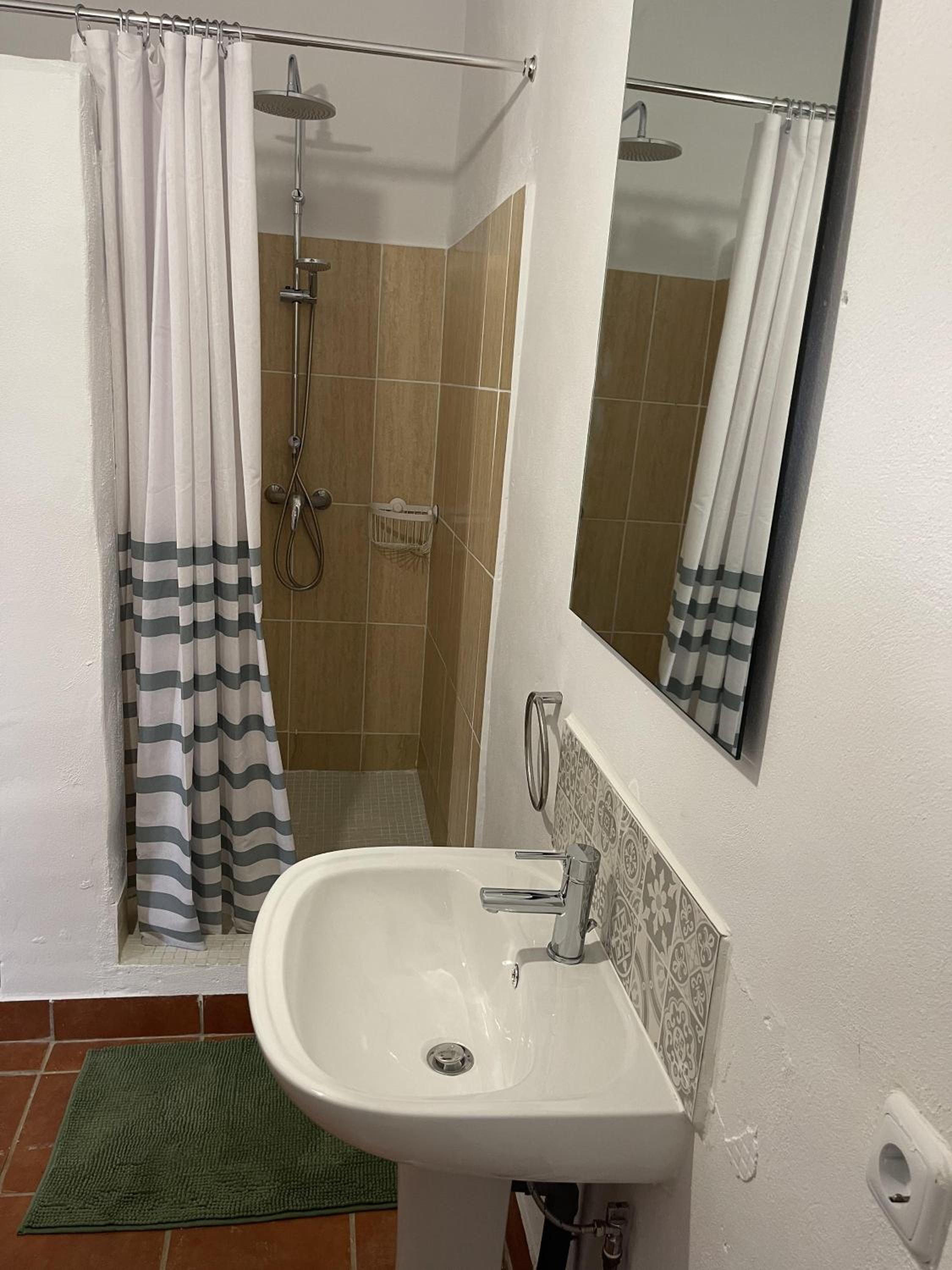 2bedroom-Pool-LoungeBar-MountainView-Wifi